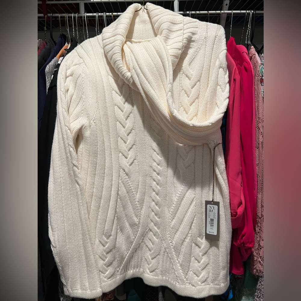 NY&CO “Eva Mendes” collection off white (sweater cow neck)
